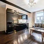 Luxury In The Heart Of דירה טאלין